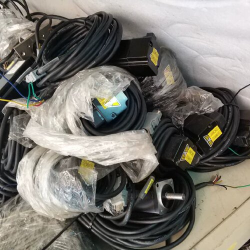 安川5系100W带刹车伺服电机 SGMJV-01ADL2C--议价商品