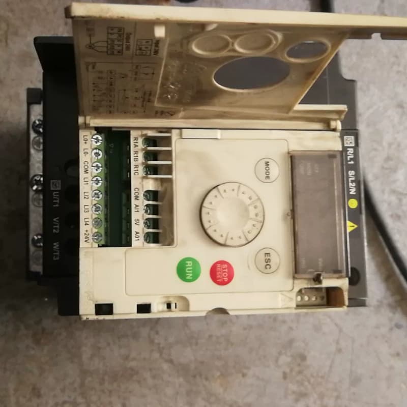 施耐德变频器ATV12HU15M2包好无维修,功能正常--议价商品