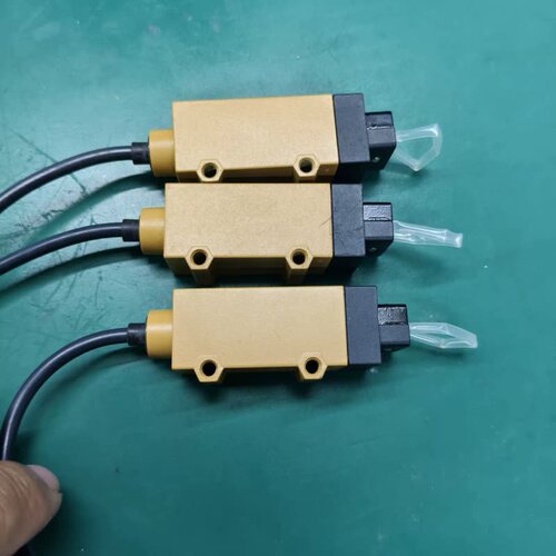 光电传感器E3S-X3CE4，拆机件，成色如图，功能包--议价商品