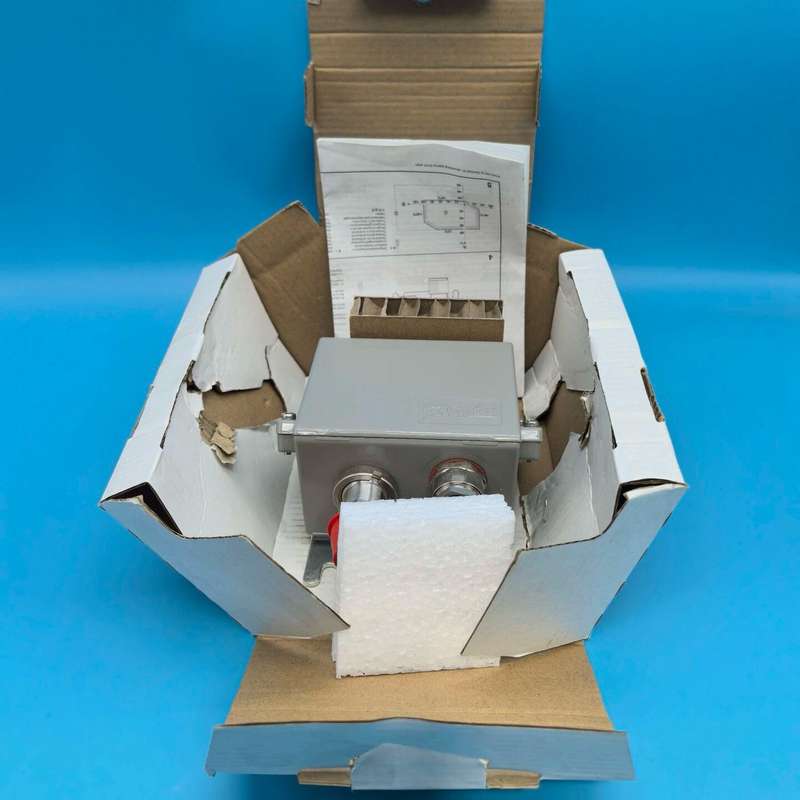 DANFOSS 丹佛斯 压力变送器 EMP2 084G213--议价商品