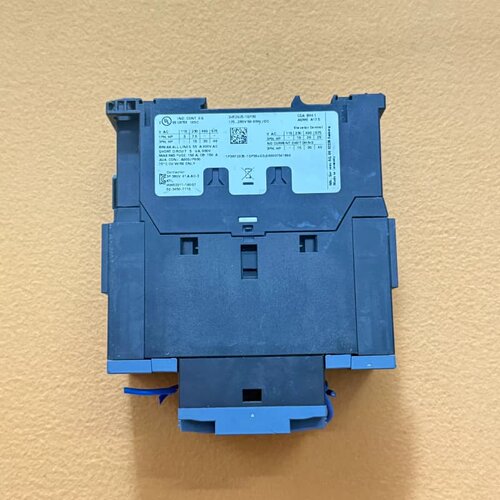西门子接触器3RT2035-1SP30，原装正品，实物拍摄，--议价商品
