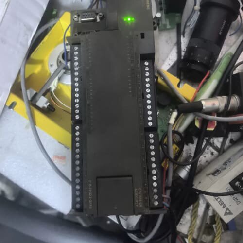 二手SIEMENS西门子PLC模块一个,型号:6ES7 21--议价商品