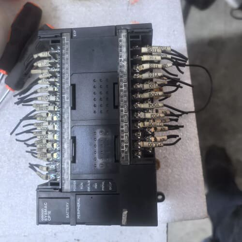 OMRON欧姆龙PLC一个，型号：CP1E-N40DT-D，--议价商品