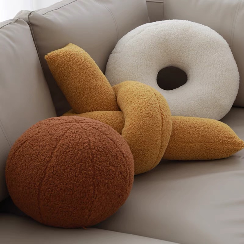 白色抽象线条靠摩洛哥靠垫