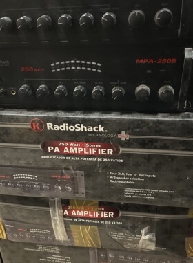 RadioShack（睿侠），它是美国知名的产品 110V电源