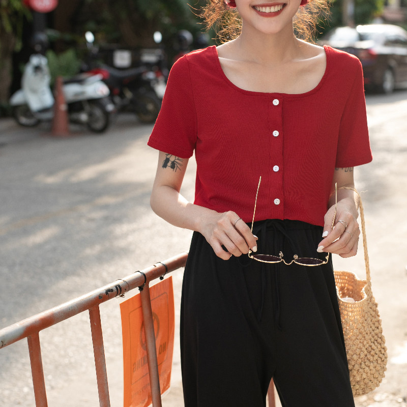 觅定 红色法式复古方领锁骨上衣显瘦心机短款针织衫短袖T恤女夏薄在类目 女装/女士精品, 毛针织衫中 - 来自Buy2taobao.com提供专业的淘宝代购服务