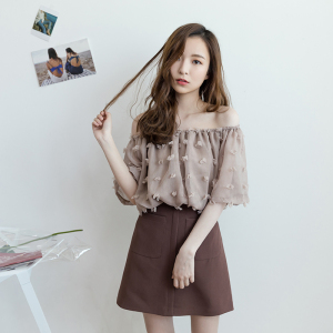 一字领露肩欧根纱衬衫