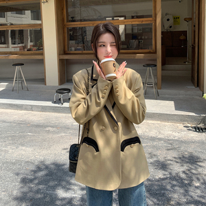 高级气质感女神范卡其色短款西装外套女春秋超火好看宽松夹克上衣图片