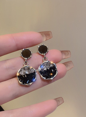 几何不规则黑色水晶耳坠轻奢气质冷淡风耳环女日常百搭耳钉银针