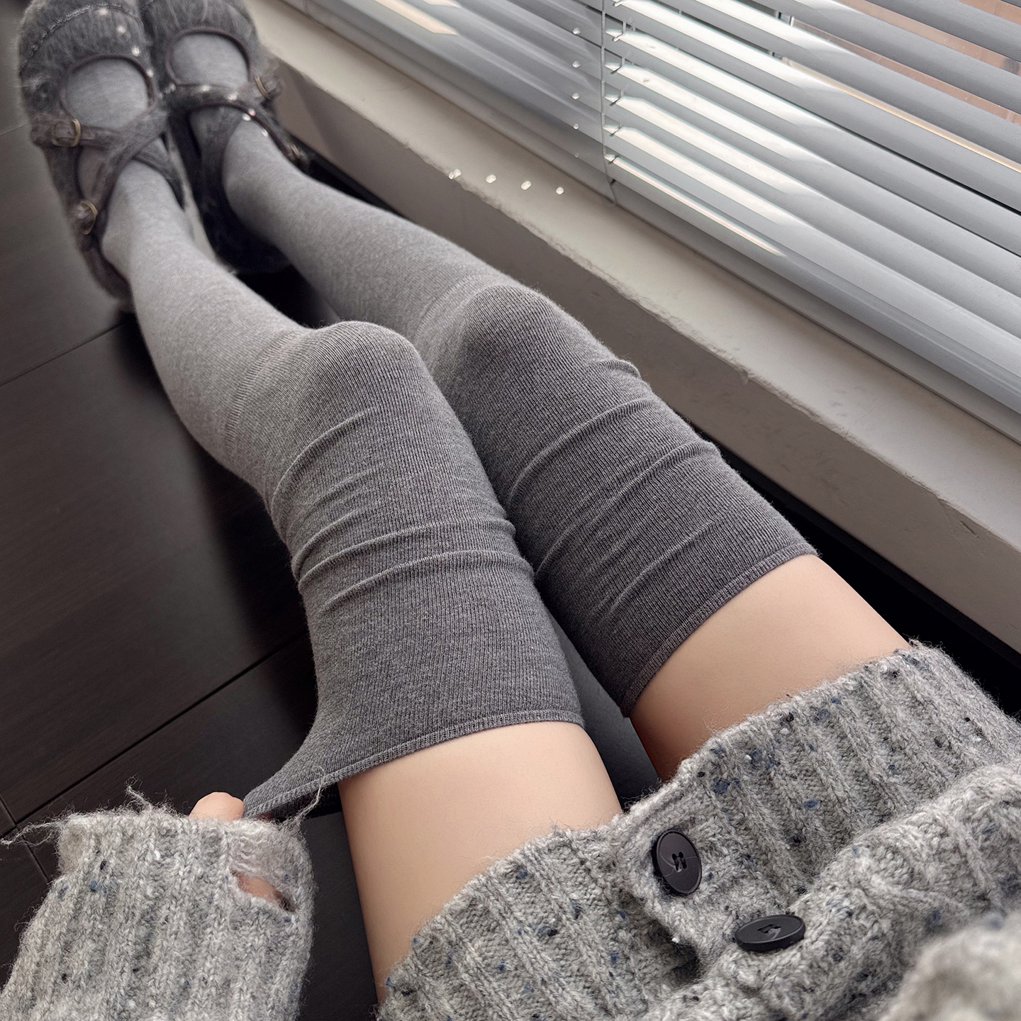 秋冬烟灰色羊毛过膝袜咖色高筒袜