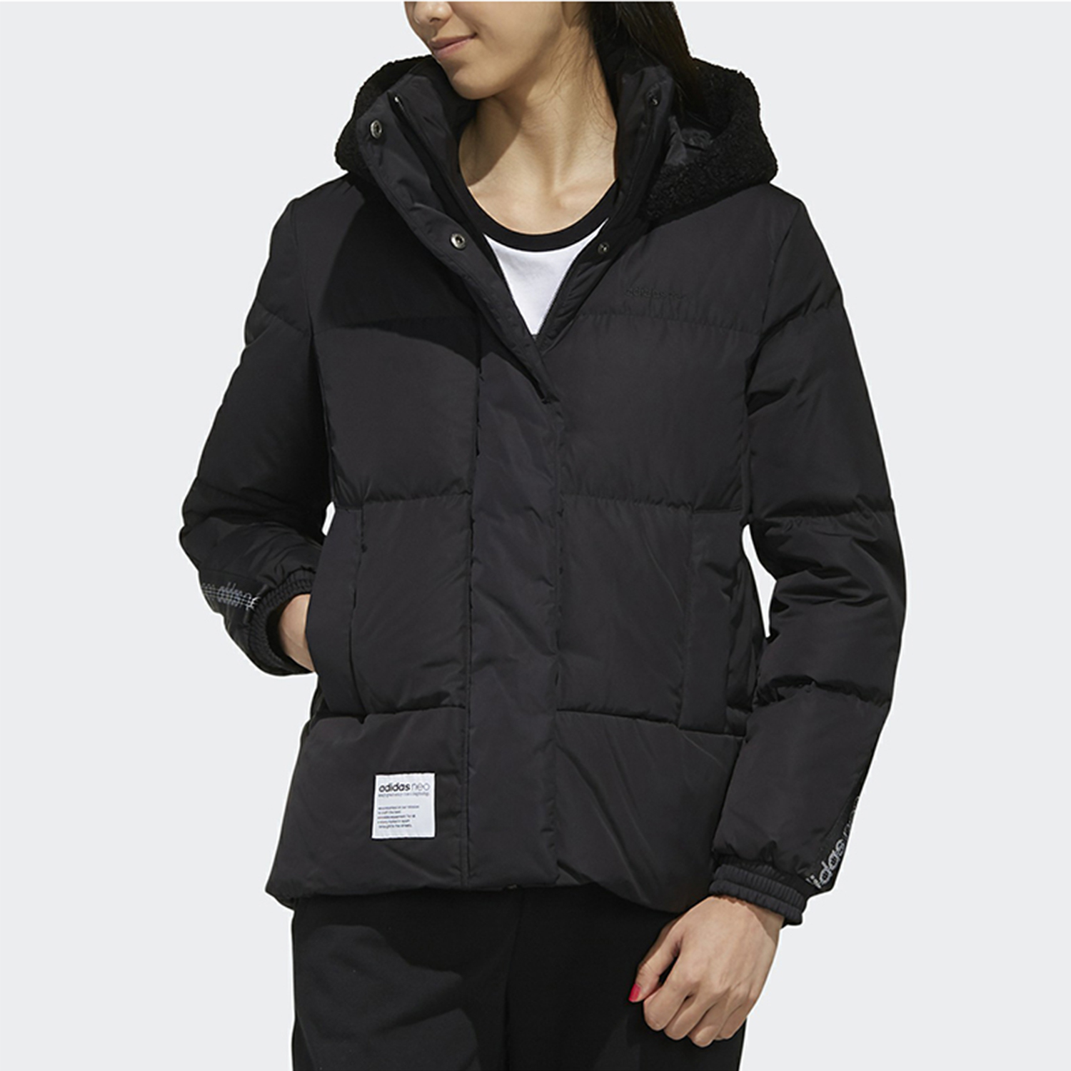 女动休闲短款连帽保暖羽绒服