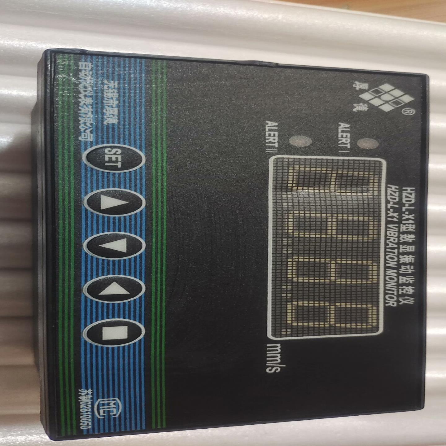 无锡厚德振动监测仪HZD-L-X1拆机通电如图