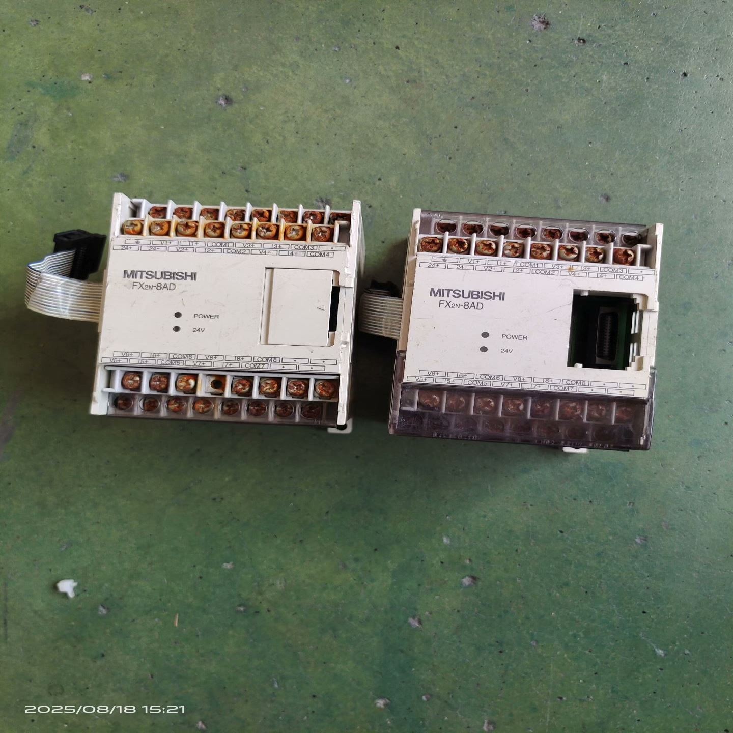 FX2N-8AD模拟量输入模块拆机实物现拍螺丝锈了，