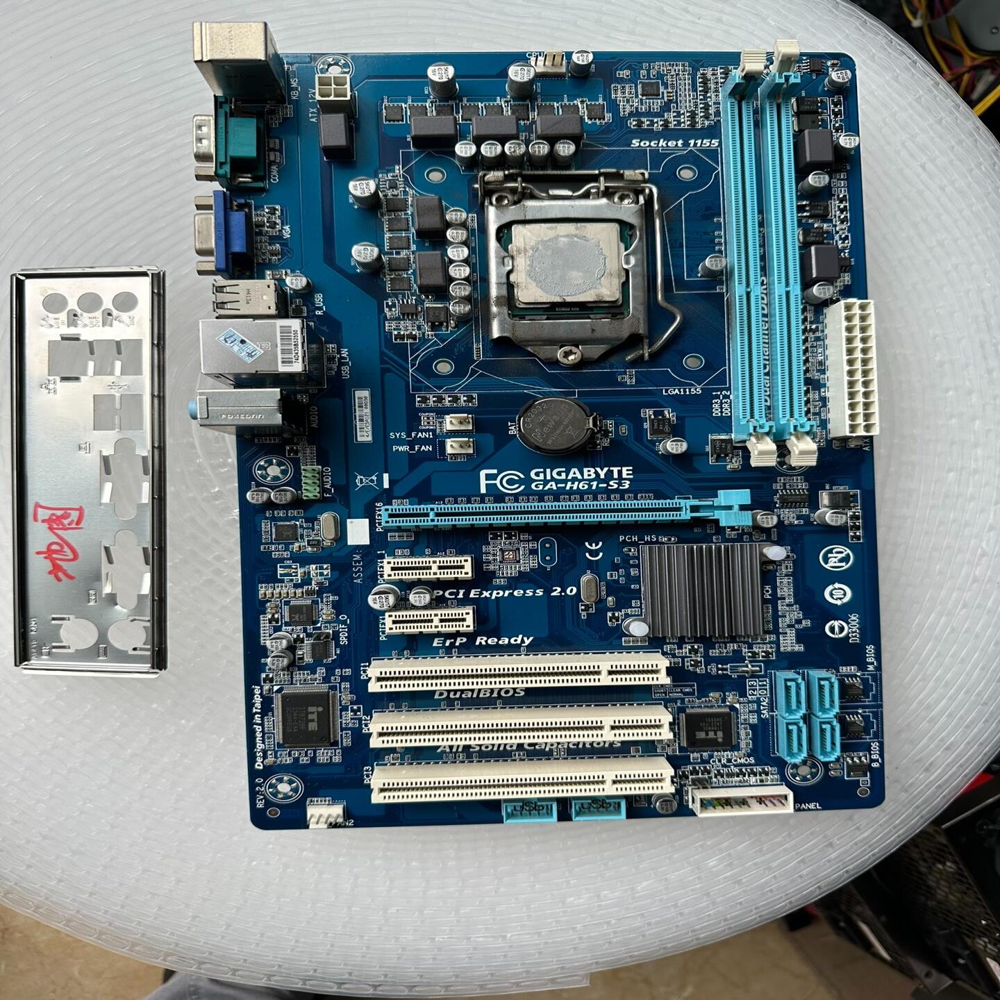 技嘉 GA-P61-S3成色嘎嘎新成色如图正常使用痕迹