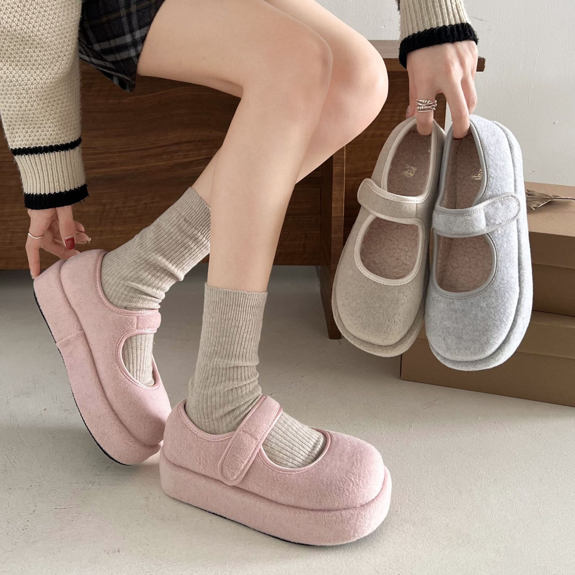 通勤轻便复古爆款厚底浅口单鞋女2024新款保暖加绒包头毛毛棉鞋子