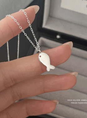 S925纯银小鱼饼干项链女韩系ins简约个性咸鱼吊坠锁骨链