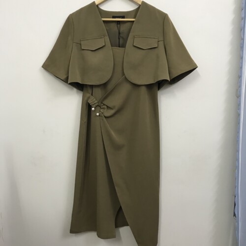 IDOLE奕多 高级感气质显瘦吊带连衣裙+无扣短款小西装外套 M码