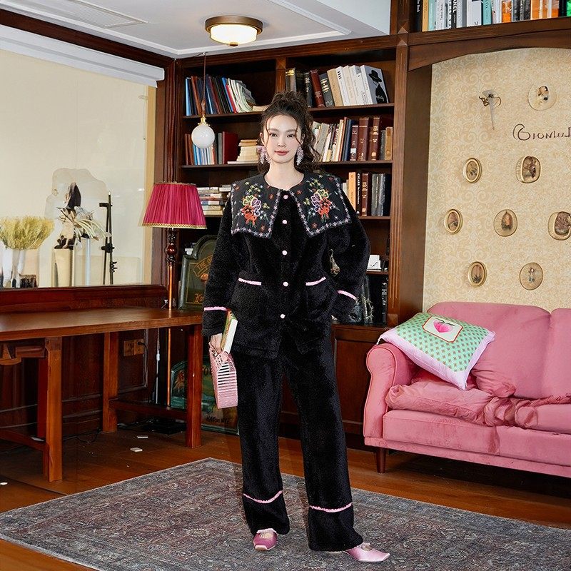 新款花园奇遇绣花领黑粉睡衣两件套装休闲女士加厚家居服