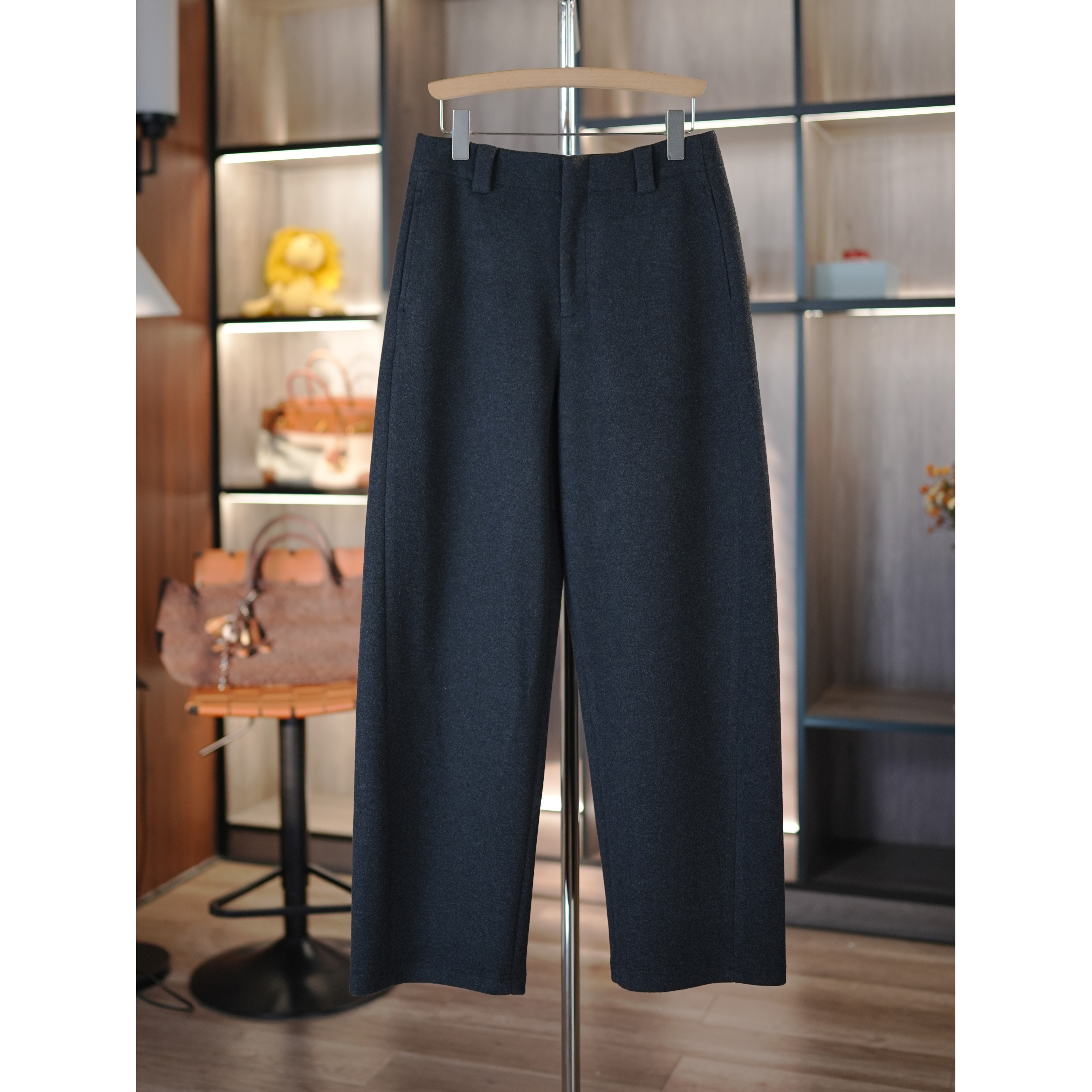 利落百搭加厚复合呢镰刀休闲裤