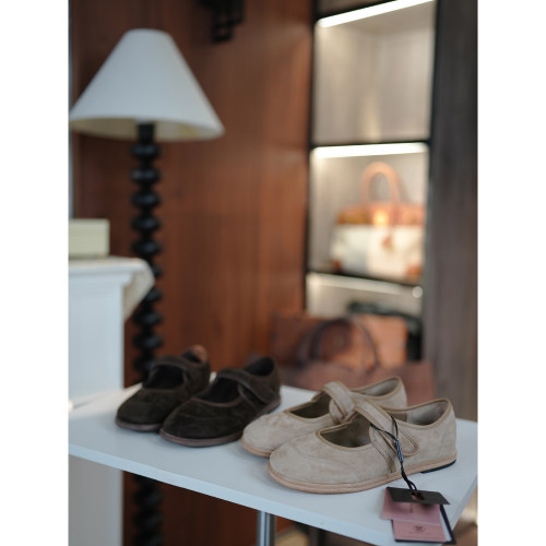 羊猄皮魔术贴一字带平底玛丽珍鞋