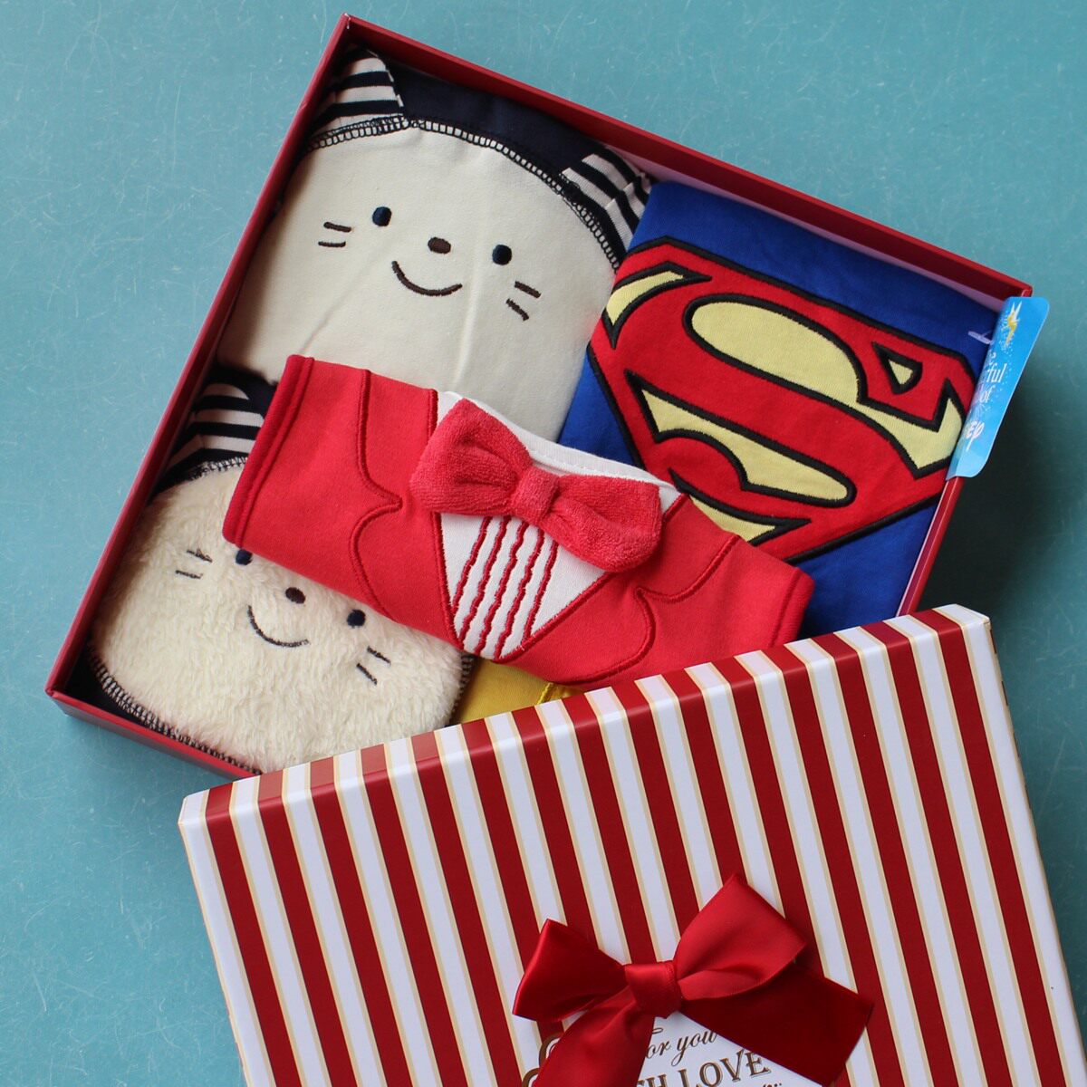 Coffret cadeau pour bébé - Vêtements + Fournitures - Ref 1977525 Image 1