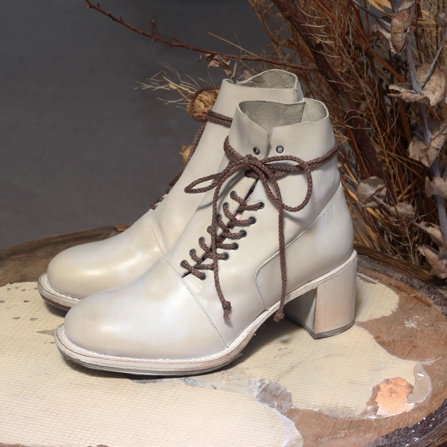 小牛皮不对称中跟英国切尔西靴