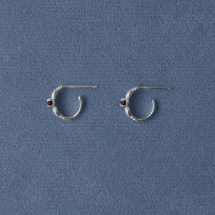 七夕特别系列 PEPE 纯银抱抱爱心耳环 SALE