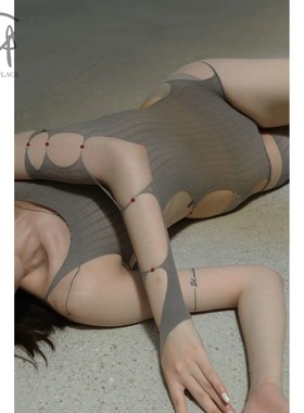 Rui Zhou 深灰色紧身连体衣 舒适 弹力拉伸