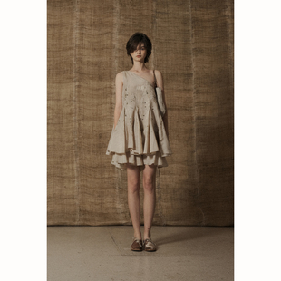 Mutedance 双层斜肩连衣裙