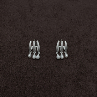 OLIO E ACETO 纯银珍珠星点耳环