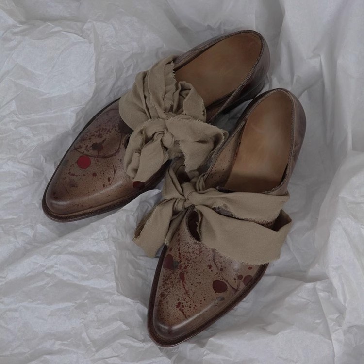 经典尖头德比丝绸绑带低帮鞋