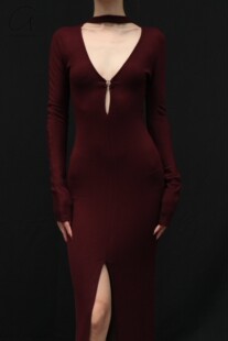 V领中长连衣裙 Tai 40%OFF Peng