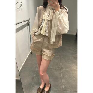 INTO THE EAST 柞蚕丝盘扣绣花马甲/贴布毛边短裤