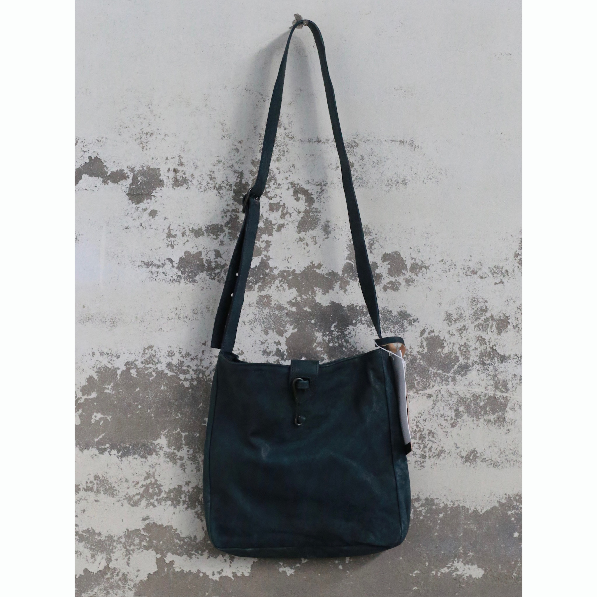 AVIVA JIFEI XUE X Tagliovivo联名款 25秋冬 斜挎包 工匠