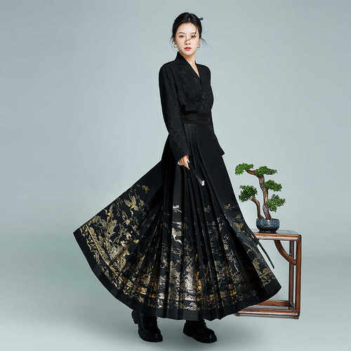2025年春季马面裙墨画织金工艺
