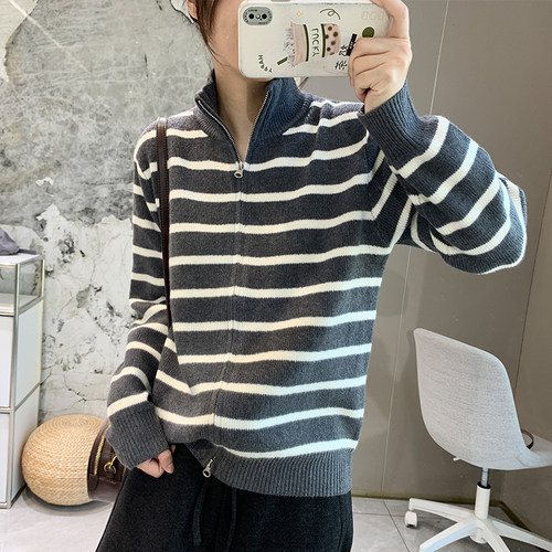 条纹拼接立领拉链保暖针织开衫