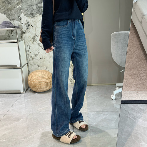 一条过冬敲软糯加绒直筒牛仔裤女