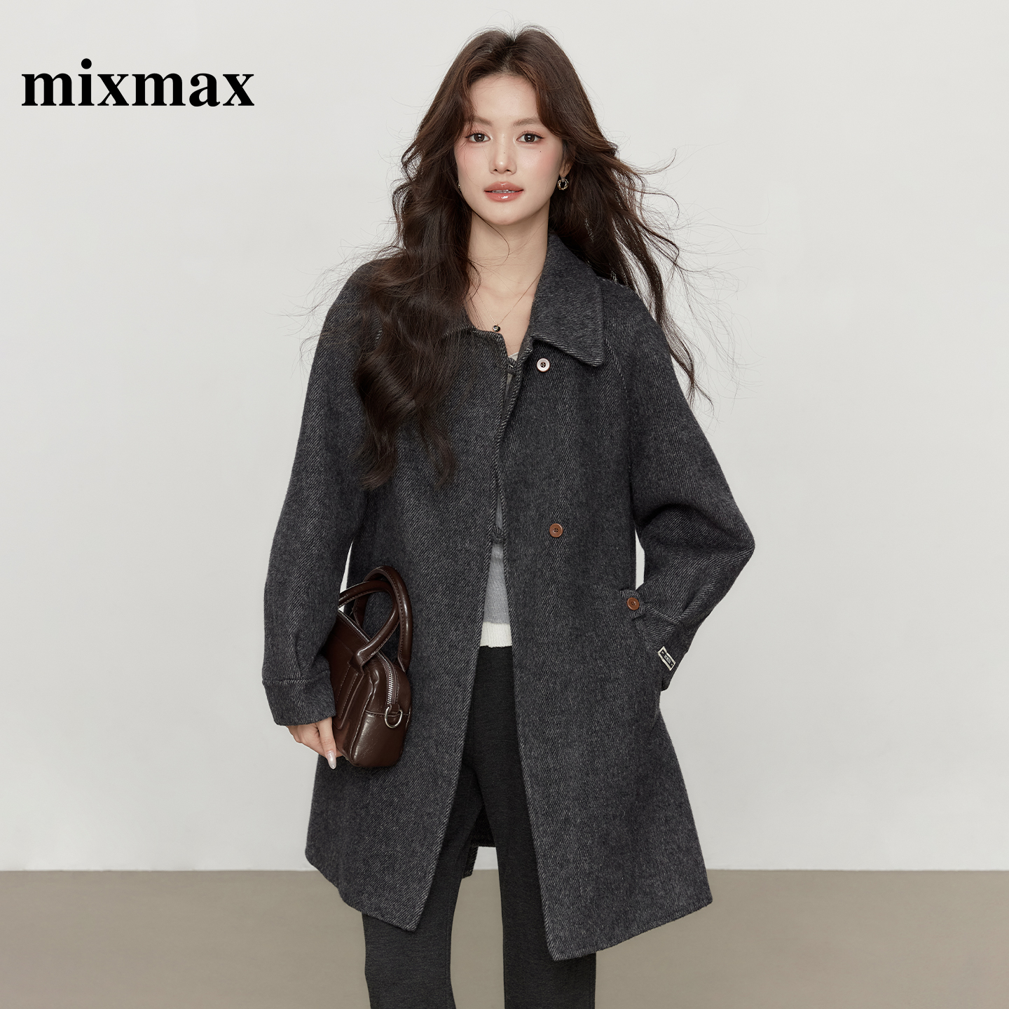 MIXMAX2025冬季新款翻领系扣中长款通勤大衣外套女