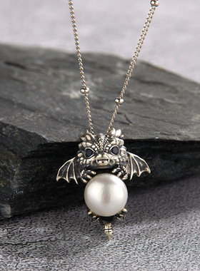 S925纯银天然珍珠彩宝泰银项链复古个性夸张小恶魔抱珍珠吊坠新款