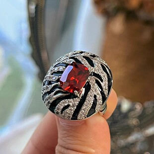 好漂亮钢琴烤漆人造红宝石戒指浓郁的复古韵味