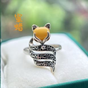 九尾狐狸蜜蜡戒指女款S925纯银镶嵌桃花狐狸蜜蜡戒指可出鉴定证书