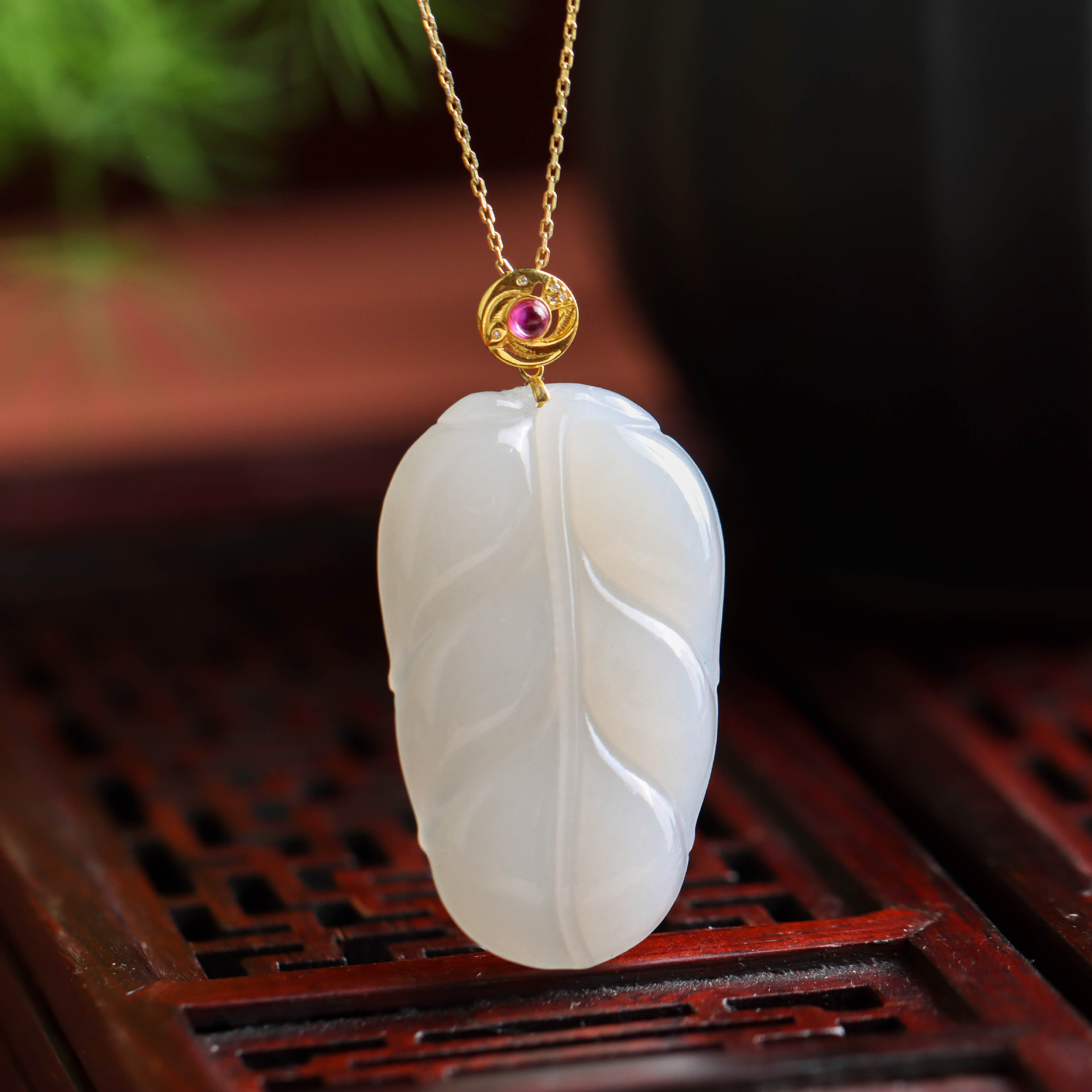 通体金镶嵌和田玉藕粉叶子国潮国风气质百搭时尚女款吊坠