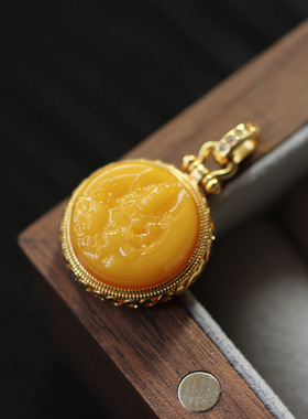 天然老蜡黄财神吊坠双面佩戴九宫八卦牌S925纯银老蜜蜡圆牌吊坠