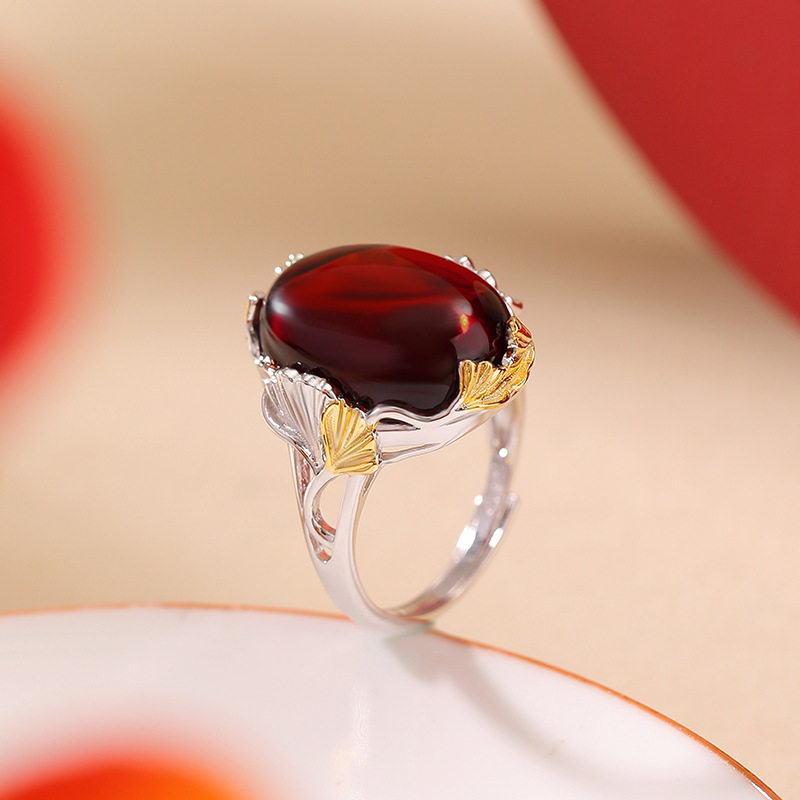 通体纯银S925纯银镀金血珀复古时尚轻奢银杏叶蛋面戒指气质银指环