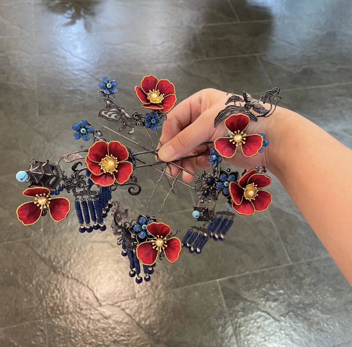 红蓝绒花发钗新中式掐丝绒花秀禾服旗袍礼服新娘头饰图片