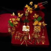 新娘金色中式 古装 龙凤褂精致极简秀禾发饰