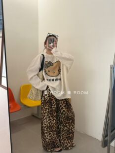 东room2026夏季可爱卡通KT猫减龄长袖T恤女宽松显瘦棉麻防晒上衣
