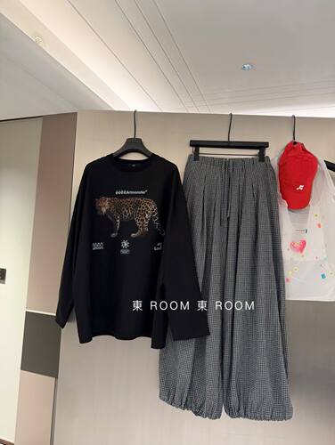 東room2026夏季新款韩版时尚显瘦卡通豹子印花长袖T恤女休闲上衣