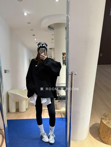 東room2026秋冬新款美式复古刺绣圆领卫衣女宽松休闲百搭卫衣