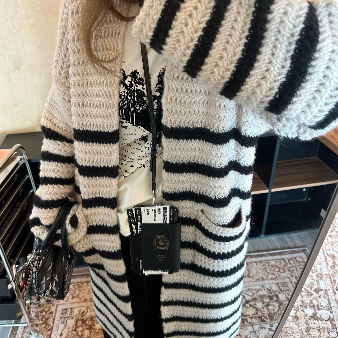 条纹粗线长款针织外套大毛衣